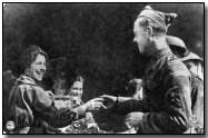 Gladys McIntyre, Salvation Army serving doughnuts to US 26th Division troops, Ansauvillers, 9 Apr 1918