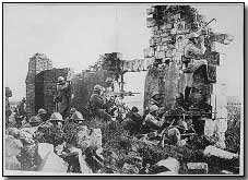 French troopers under General Gouraud, with their machine guns among the ruins of a cathedral near the Marne, 1918